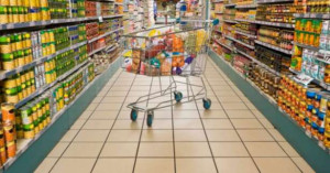 பல்பொருள் அங்காடிகளில் பொருட்களின் விலைக்கு அருகில் நிறையும் இருக்கவேண்டும். அரசு