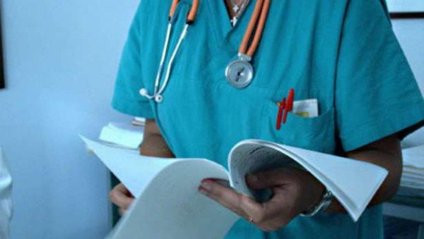 தீவிர வரதுசாரிகளுக்கு வாக்களிக்காதீர்கள் மருத்துவத்துறைக்கு ஆபத்து. பிரான்சின் மருத்துவ உலகம்.