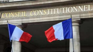 பிரெஞ்சு அரசமைப்பு சபையின் அதிகாரங்களை குறைக்க வேண்டும்! - மக்கள் கருத்து!