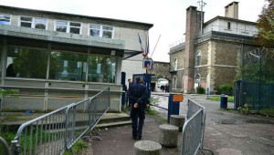 பரிஸ் : 14 சிறைக்கைதிகள் தப்பி ஓட்டம்..!