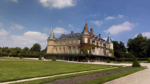 Château de Rambouillet கோட்டைக்குள் நுழைந்து பணம் திருடிய ஒருவர் கைது..!