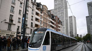 ■ ஒன்றுடன் ஒன்று மோதிய ட்ராம்கள்.. போக்குவரத்து தடை..!