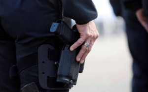 காவல்துறையினரின் துப்பாக்கிச்சூட்டில் ஒருவர் பலி.. குடும்ப வன்முறை!!