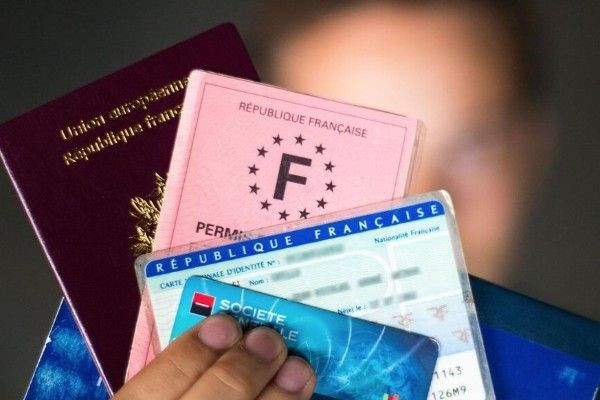 அடையாள அட்டை, கடவுச் சீட்டு, ஓட்டுனர் உரிமம் - போலி ஆவணங்கள் தயாரித்து விற்பனை செய்த நால்வர் கைது..!!