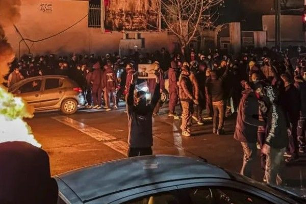 ஈரானில் பிரெஞ்சுப் பெண் காயம்!!