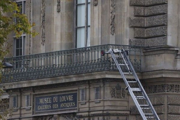 லூவர் கொள்ளை - புதிய அதிர்ச்சியான வீடியோ ஆதாரங்கள்