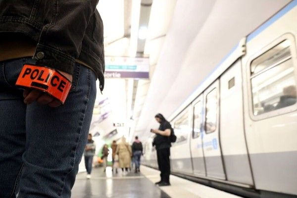 தொடருந்து நிலையத்தில் வாள் வெட்டு தாக்குதல்! - சிறுவன் மருத்துவமனையில்…!