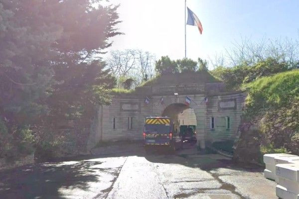 பொலீஸாருக்கு நேர்ந்த துயரம்! ஐந்துபேர் மருத்துவமனையில்! நடந்தது என்ன?