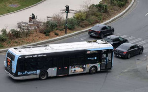 Porte de Bagnolet  :  RATP பேருந்தை திருடிச்சென்ற அகதி - கைது!!