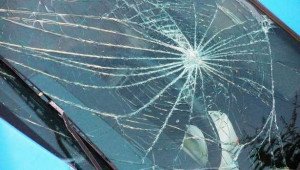 காதல் தோல்வியில் 40 வரையான மகிழுந்துகளை உடைத்த சிறுவர்கள்!