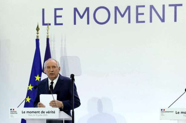 இரண்டு பொது விடுமுறைகள் இரத்து..?! - பிரதமர் புதிய திட்டம்!!