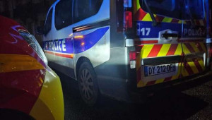 மக்கள் கூட்டத்தினர் மீது விழுந்த இரும்பு தட்டு.. - 13 பேர் காயம்!!