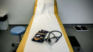 பரிஸ் : வைத்தியர்களை அனுகுவதில் - இரண்டில் ஒருவர் பாதிக்கப்படுகின்றனர்!!