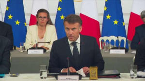 ■ அமெரிக்காவில் முதலீடு இல்லை.. - ஜனாதிபதி மக்ரோன் அதிரடி!