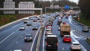 இல்-து-பிரான்ஸ் வீதிகளில் பலத்த நெருக்கடி..! - சிவப்பு எச்சரிக்கை!!