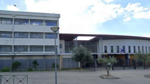 வெடிகுண்டு அச்சுறுத்தல் : நான்கு பாடசாலைகள் வெளியேற்றம்!!