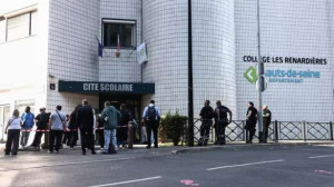 கட்டத்தில் இருந்து விழுந்து பாடசாலை அதிபர் பலி!!