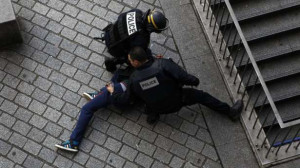 பரிஸ் : 54 பேர் காவல்துறையினரின் கட்டுப்பாட்டில்...!!