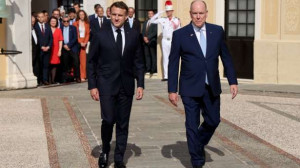 மொனாக்கோ சென்றடைந்த மக்ரோன் தம்பதிகள்.. மன்னர் வரவேற்றார்!!