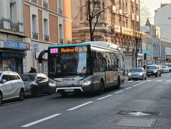 Hauts-de-Seine : பேருந்து மோதி பெண் பலி!