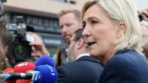 சட்டவிரோத குடியேற்றத்தை தடுக்க இதுவரை மக்ரோன் எந்த முயற்சியும் எடுத்ததில்லை! - மரீன் லு பென் ஆவேசம்!!