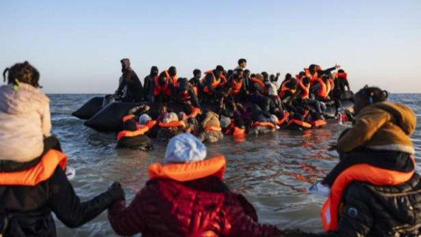 ஒரே இரவில் 136 அகதிகள் கடலில் இருந்து மீட்பு!!