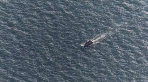 பல்வேறு படகுகள் மீட்பு.. 74 அகதிகள்!!