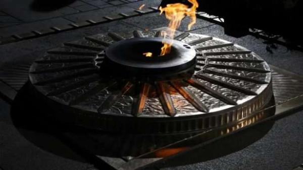 சிகரெட் பற்றவைத்தவருக்கு - 15,000 யூரோக்கள் குற்றப்பணம்! - ஒருவருட சிறை!