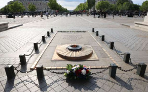 சிகரெட் பற்றவைத்த நபர் - மன்னிப்பு கோரினார்!