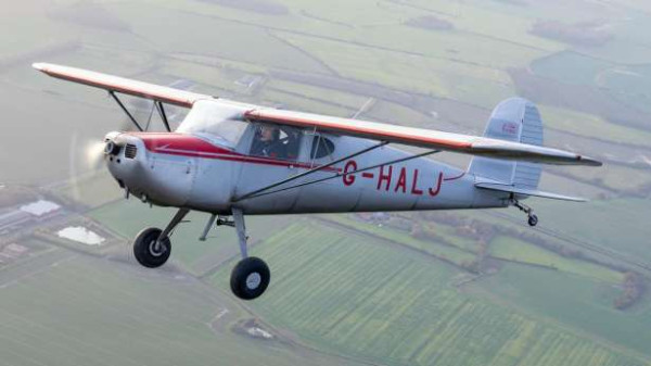 விமான விபத்தில் இருவர் பலி!!