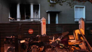 பாரிய தீ! - குழந்தை பலி.. மேலும் இருவர் உயிருக்கு போராட்டம்!!