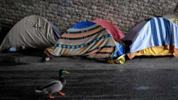 பிரான்சில் 2,000 இற்கும் மேற்பட்ட சிறுவர்கள் வீதிகளில்...!!