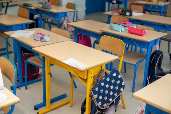 பாடசாலை அருகே துப்பாக்கிச்சூடு - பரபரப்பு!!