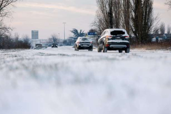 பரிஸ் மற்றும் இல்-து-பிரான்சுக்குள் பனிப்பொழிவு!!