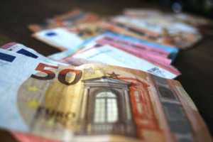 €170,000 யூரோக்கள் பணத்துடன் Montparnasse நிலையத்தில் ஒருவர் கைது!!