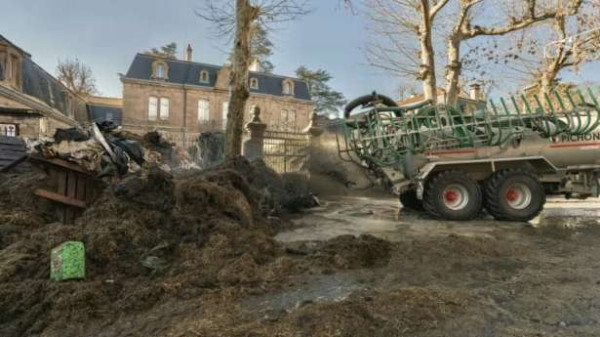 விவசாயி தற்கொலை! - உச்சக்கட்ட கோபத்தில் வீதிகளில் இறங்கி போராட்டம்!!