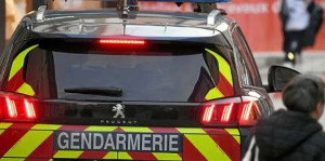 பல்பொருள் அங்காடிக்கு முன்பாக வாள் வெட்டு! - ஒருவர் படுகொலை!