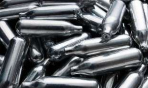 இளைஞர்களிடையே நவீன போதைப்பொருளாக மாறியுள்ள nitrous oxide.. 30 தொன் மீட்பு..!