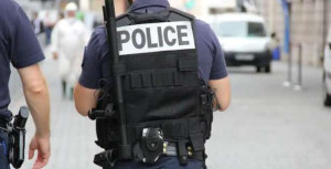 காவல்துறை வீரர் மீது ஐவர் இணைந்து தாக்குதல்..!