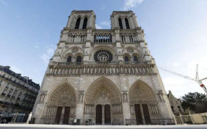 நோர்து-டேம் தேவாலயத்தின் திருத்தப்பணிகளில் பணிபுரிந்தவர்களுக்கு எலிசே மாளிகையில் கெளரவம்!!