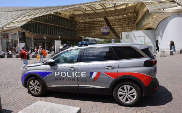 உணவக கழிவறைக்குள் வைத்து - சிறுமியை வல்லுறவுக்கு உட்படுத்திய நால்வர் கைது!