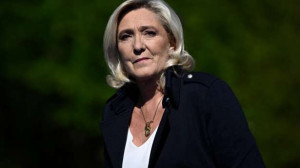 ”நீங்கள் திருடினீர்கள்... நீங்கள் செலுத்துகிறீர்கள்” - கேப்ரியல் அத்தாலின் வார்த்தை பிரயோகத்தால் கொந்தளித்த லு பென்!!