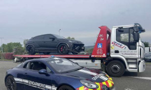 லம்போர்கினி மகிழுந்தை ஜொந்தாமினரிடம் பறிகொடுத்துவிட்டு - நடந்து சென்ற நபர்!!