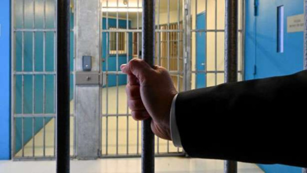 நாடு கடத்தப்படுவதற்கு முன்னர் பிரான்சில் சிறை!!