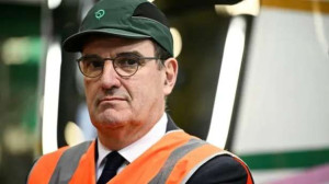 மெற்றோவில் இருந்து அதிவேக தொடருந்துக்கு மாறும் Jean Castex !! - மக்ரோன் பரிந்துரை!!