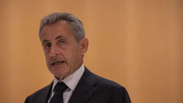 நிக்கோலா சர்கோஷியை விடுவிக்க நீதிமன்றம் உத்தரவு!!