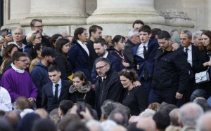 ஆயிரத்துக்கும் மேற்பட்ட மக்களின் கண்ணீருடன் Philippine இன் இறுதிச் சடங்கு..!!