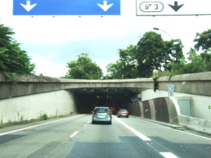 Saint-Cloud சுரங்கத்துக்குள் தீ.. போக்குவரத்து பாதிப்பு!!