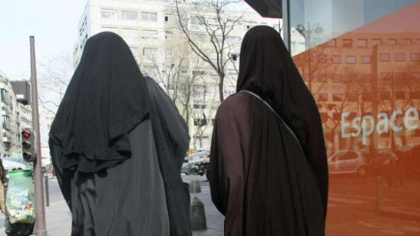 பிரான்சில் 'தீவிர இஸ்லாமியவாதம்' தலைதூக்கிறது என பிரெஞ்சு மக்கள் கவலை! - கருத்துக்கணிப்பு!