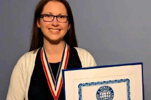 மூளையில் காயத்துடன் கின்னஸ் சாதனை படைத்த கனேடிய பெண்!